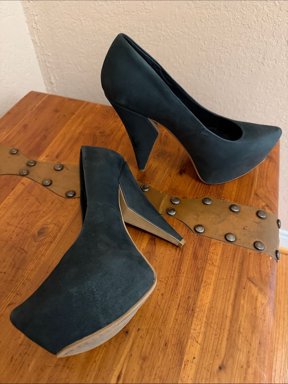Matiko Black Pointed Toe Suede Pumps Platform sculptural heels